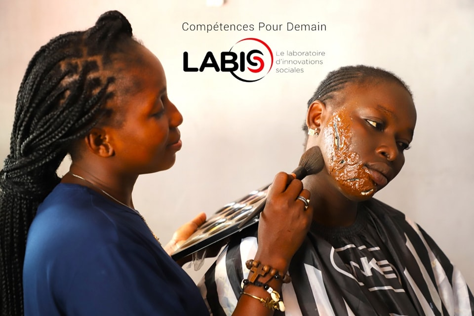 Compétences Pour Demain en Guinée:     11 jeunes formés sur le maquillage artistique et les effets spéciaux