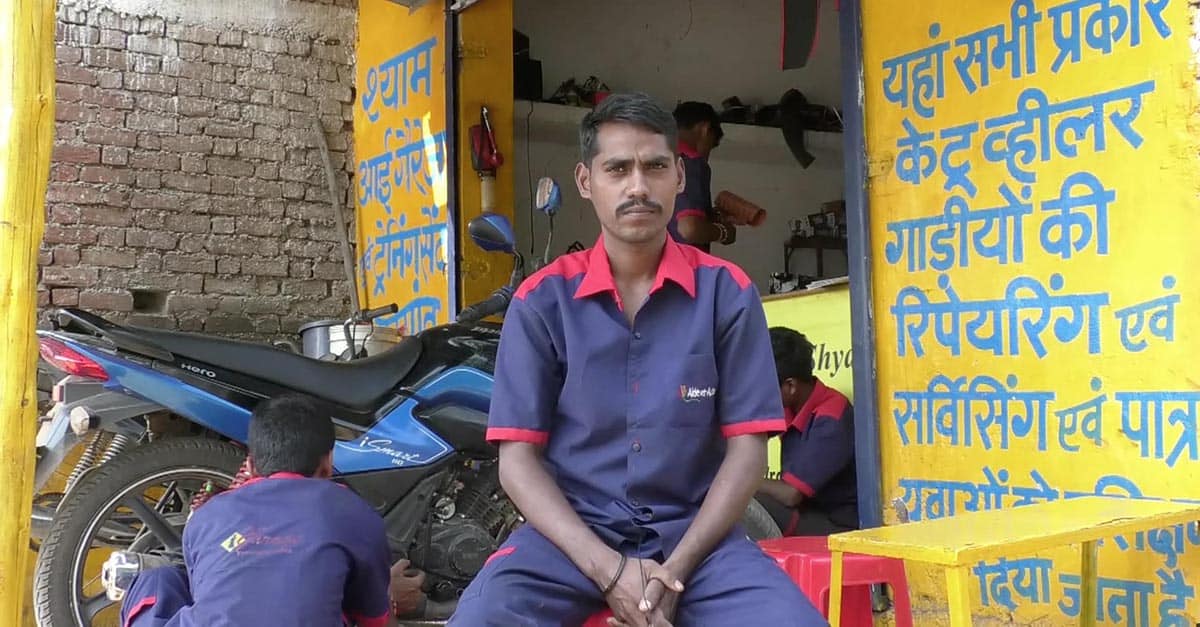 In India, Shyam is passing on to other young people what Aide et Action has taught him