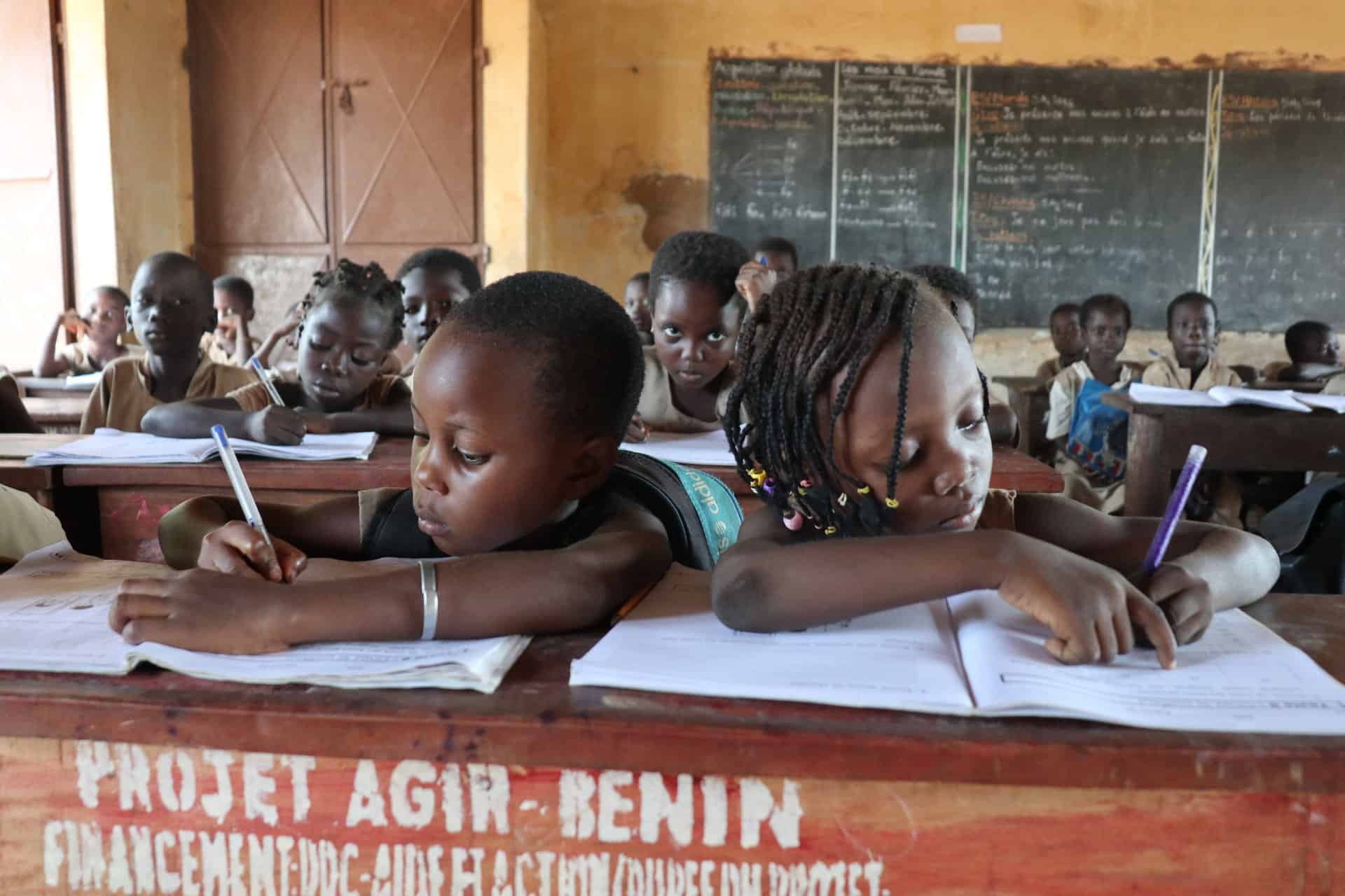 Appui à la gouvernance et aux initiatives relais pour une éducation de qualité au Bénin (AGIR)