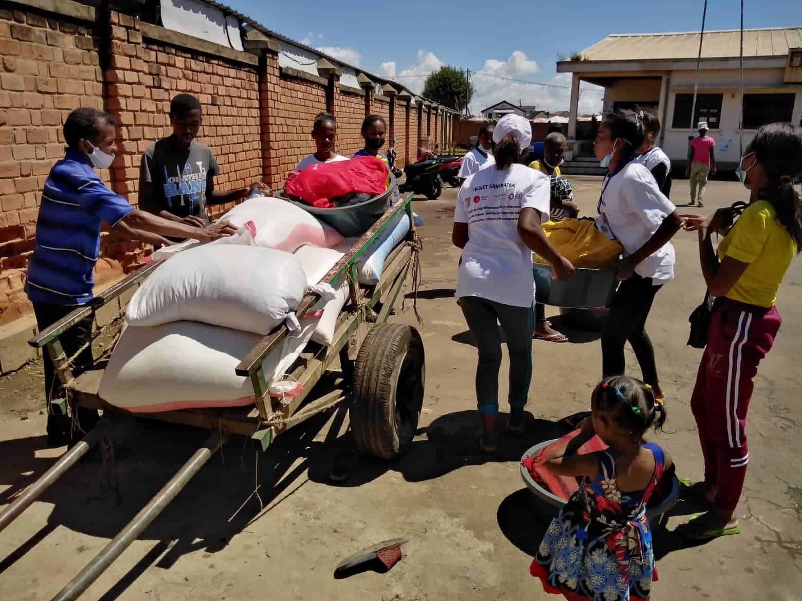 Aide d’urgence à Madagascar pour les mères isolées du projet Sandratra