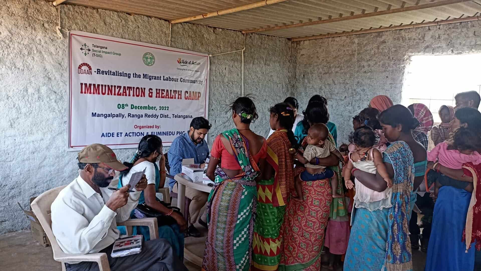Camp de santé sur le site d'un chantier de briqueterie à Telangana en Inde