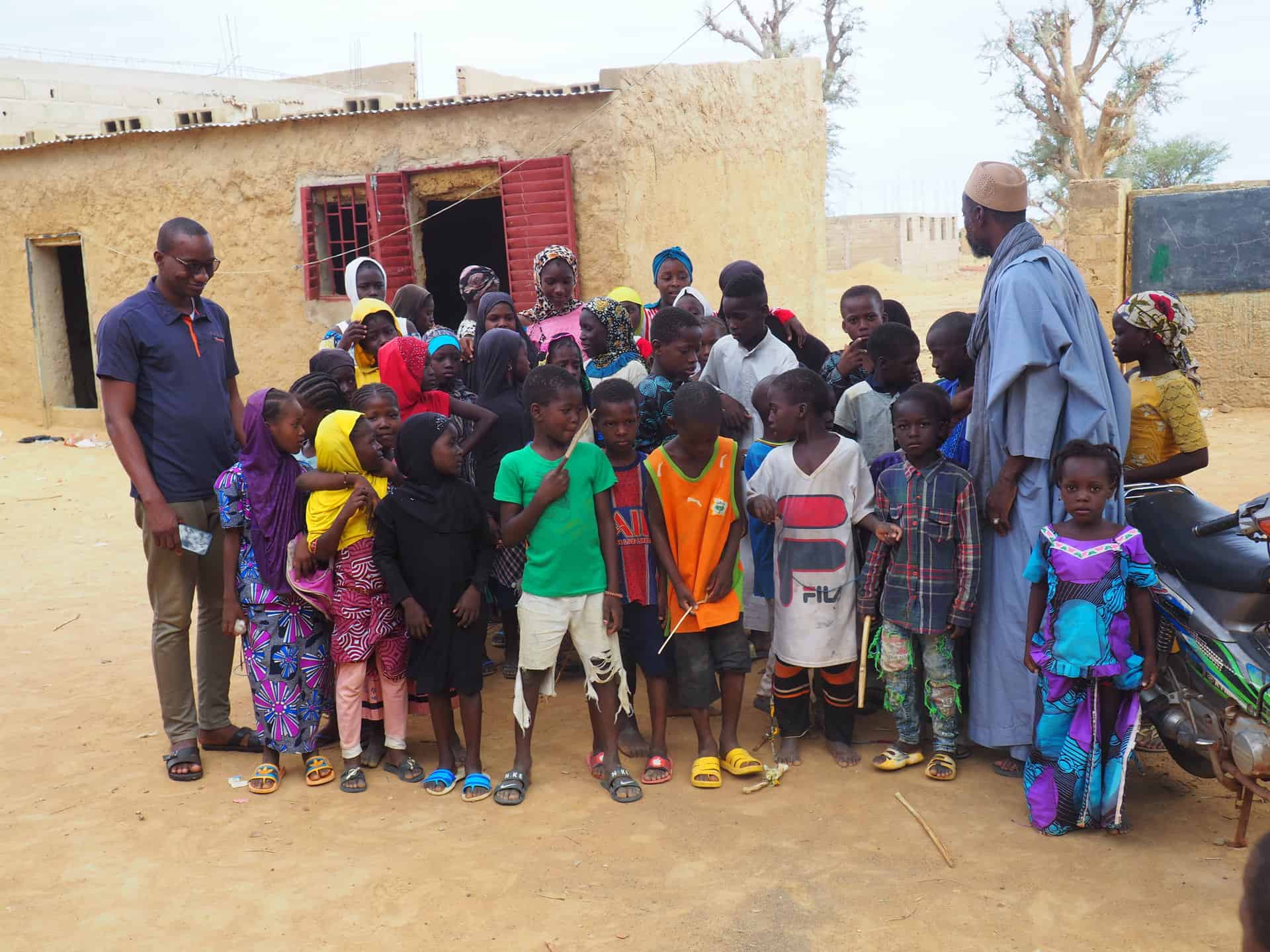 Ousmane Ongoiba maitre coranique dans la region de Mopti avec ses eleves