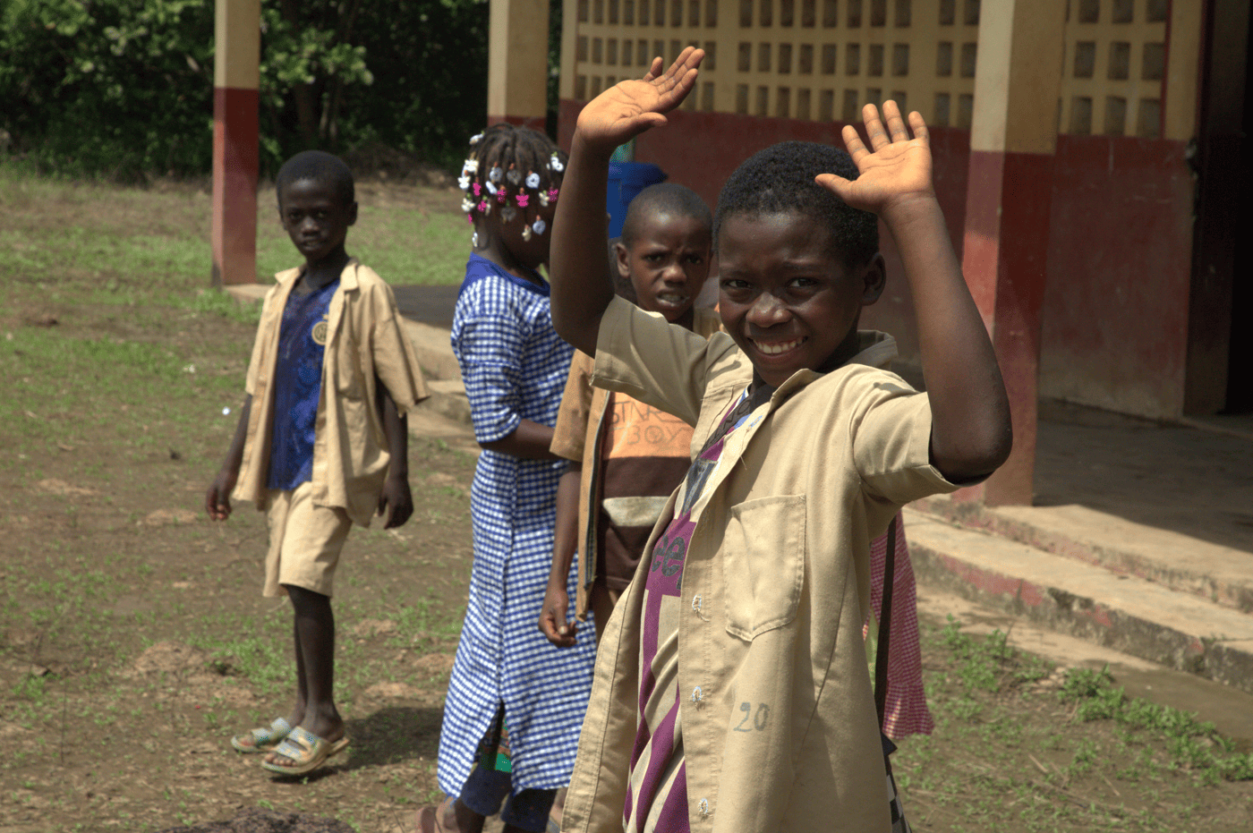 Élèves des écoles primaires dans le village de Tambindjè bénéficiant du projet 